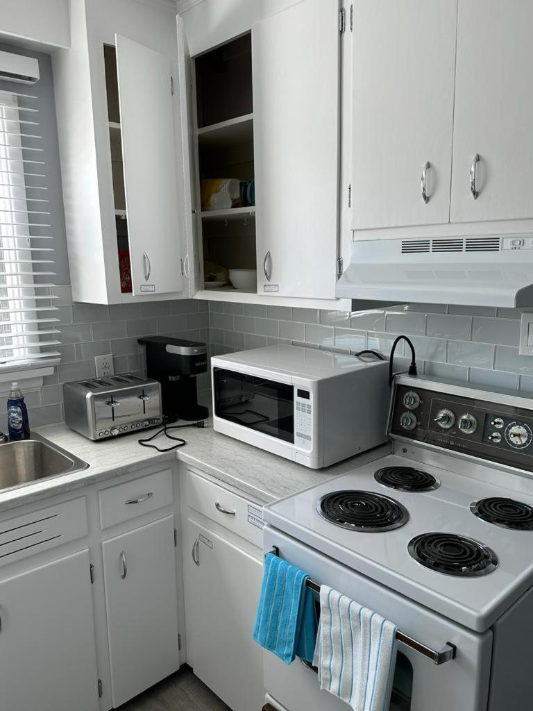 Spotless 2 Bedroom Suite In Winnipeg Luaran gambar